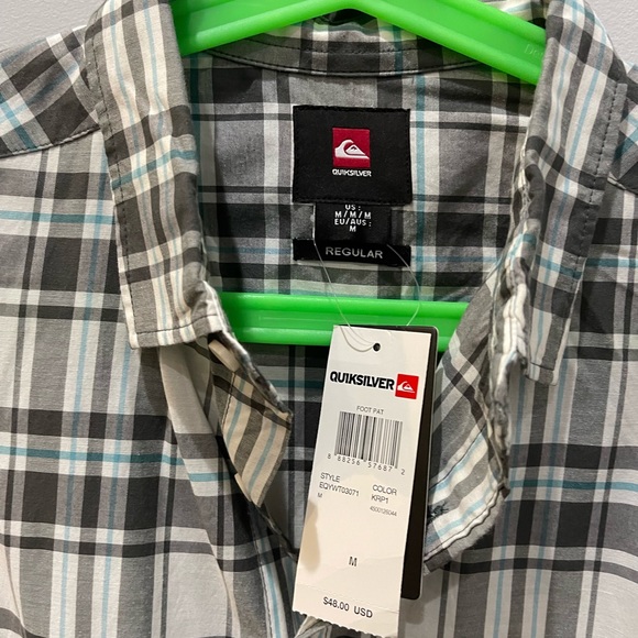 Quiksilver button up short sleeve shirt. NWT - Picture 2 of 3